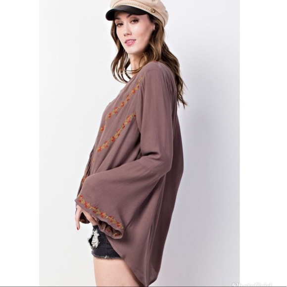 $ FIRM 🌷Embroidered Hi-Lo Cross Front Tunic - Picture 3 of 4